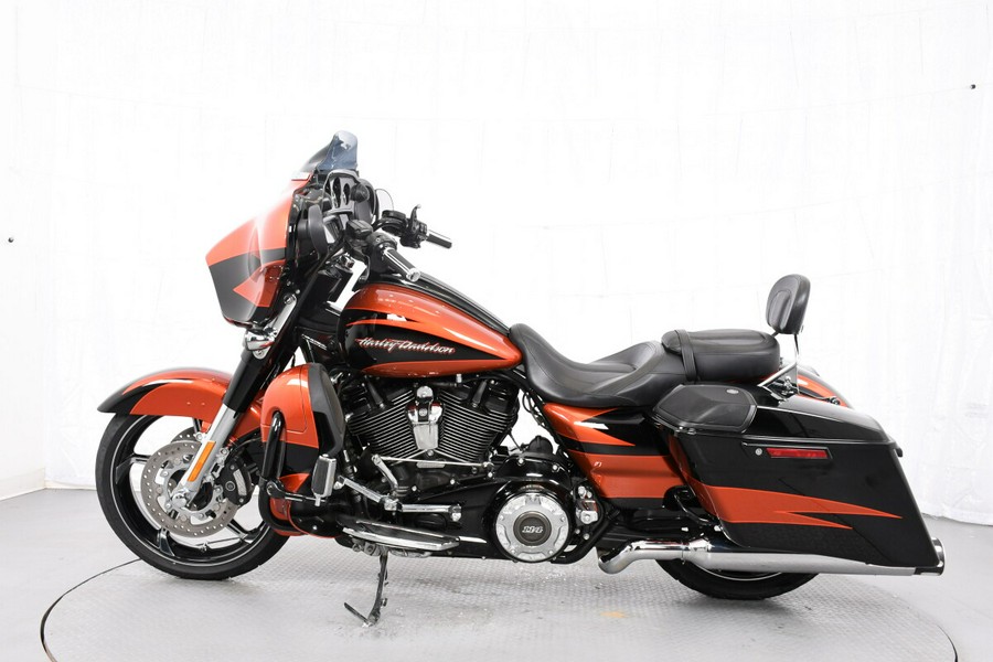 2017 Harley-Davidson® FLHXSE CVO™ Street Glide®