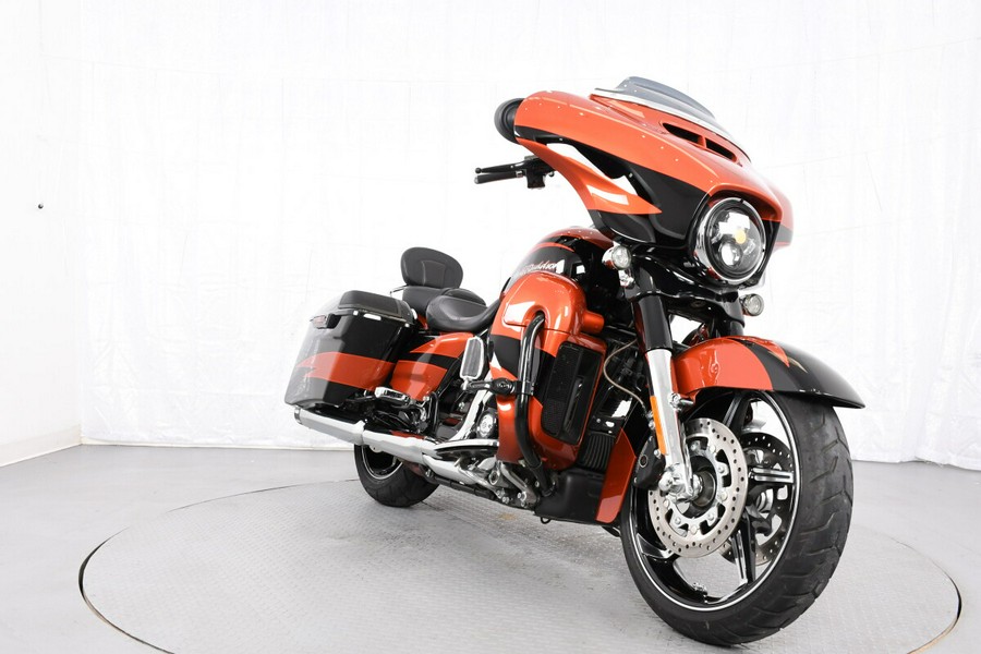 2017 Harley-Davidson® FLHXSE CVO™ Street Glide®