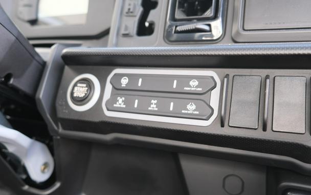 2026 CAN-AM DEFENDER XT CAB HD11