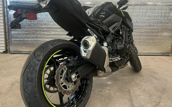 2024 Kawasaki Z900 ABS Metallic Spark Black/Metallic Matte Dark