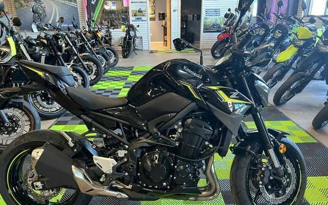 2024 Kawasaki Z900 ABS Metallic Spark Black/Metallic Matte Dark