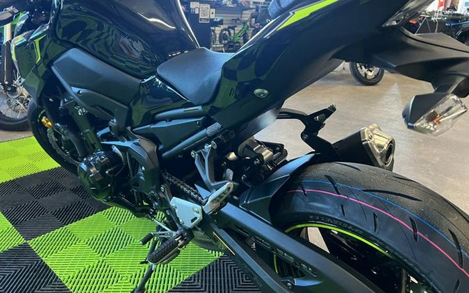 2024 Kawasaki Z900 ABS Metallic Spark Black/Metallic Matte Dark