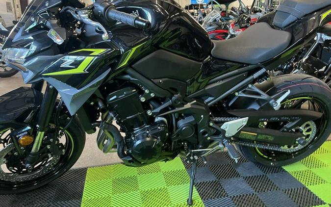 2024 Kawasaki Z900 ABS Metallic Spark Black/Metallic Matte Dark