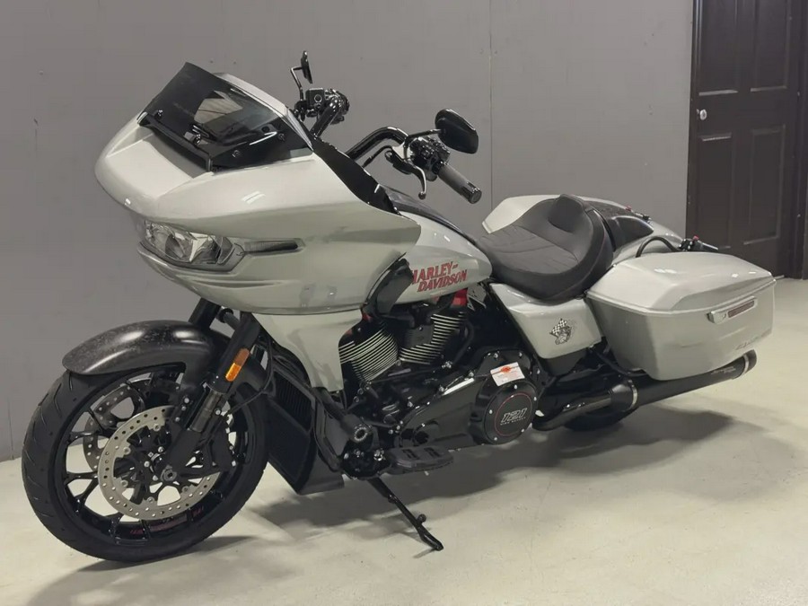 FLTRXSTSE 2025 CVO™ Road Glide® ST