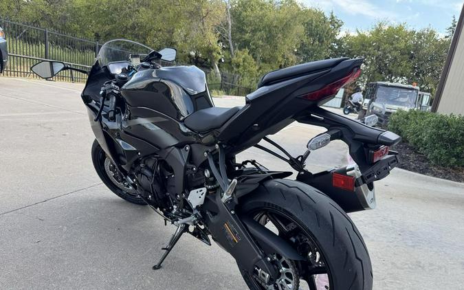 2027 Kawasaki Ninja® ZX™-6R Base