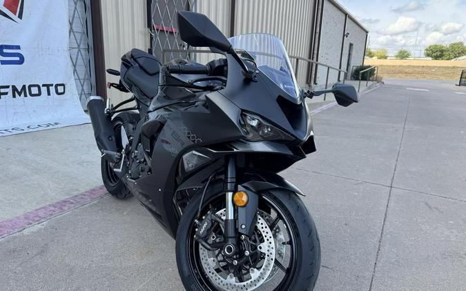2027 Kawasaki Ninja® ZX™-6R Base