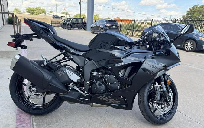 2027 Kawasaki Ninja® ZX™-6R Base