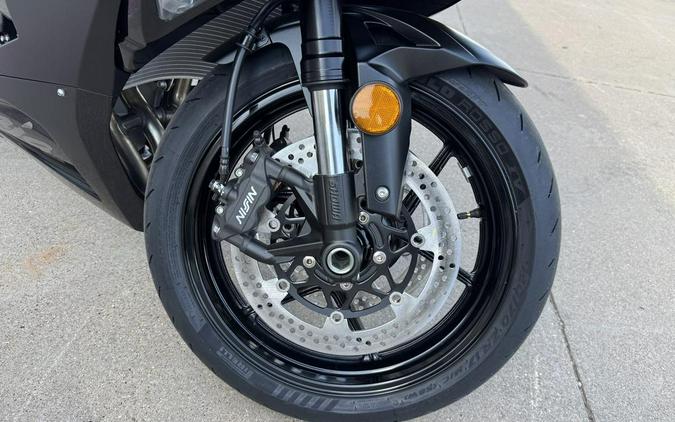 2027 Kawasaki Ninja® ZX™-6R Base