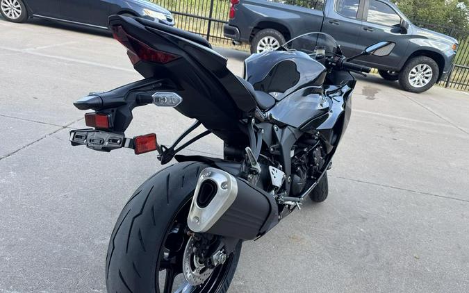 2027 Kawasaki Ninja® ZX™-6R Base