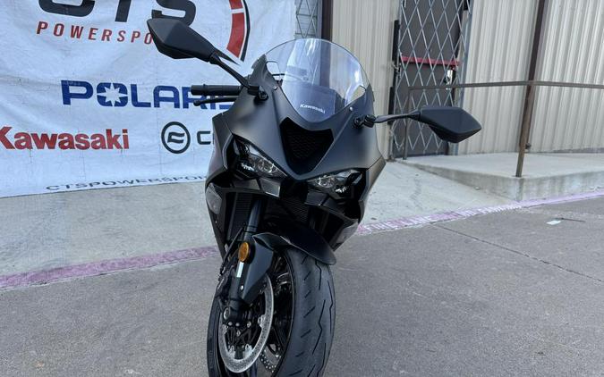2027 Kawasaki Ninja® ZX™-6R Base