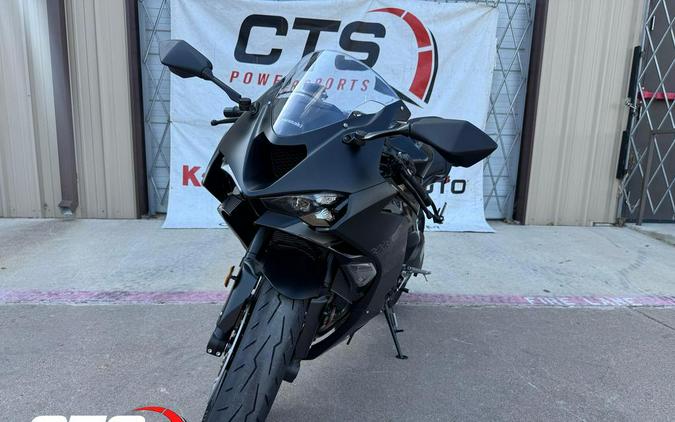 2027 Kawasaki Ninja® ZX™-6R Base