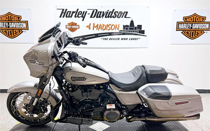 2023 Harley-Davidson CVO Street Glide FLHXSE 630 Miles Dark Platinum