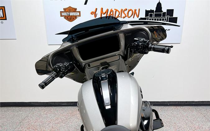 2023 Harley-Davidson CVO Street Glide FLHXSE 630 Miles Dark Platinum