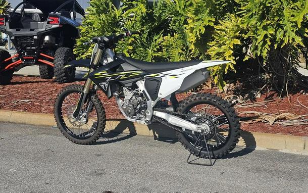 2026 Triumph TF 450-X Jet Black/Pure White 450-X