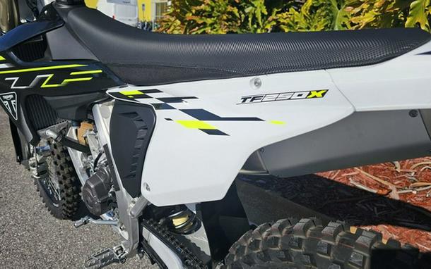 2026 Triumph TF 250-X Jet Black/Pure White 250-X