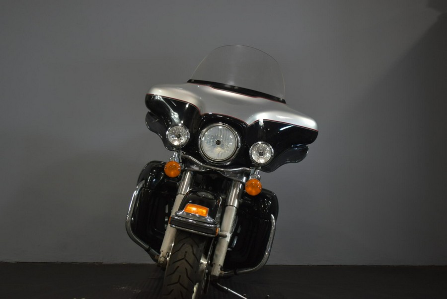 2010 Harley-Davidson Electra Glide Ultra Classic Atlas Silver Metallic - Black Finish