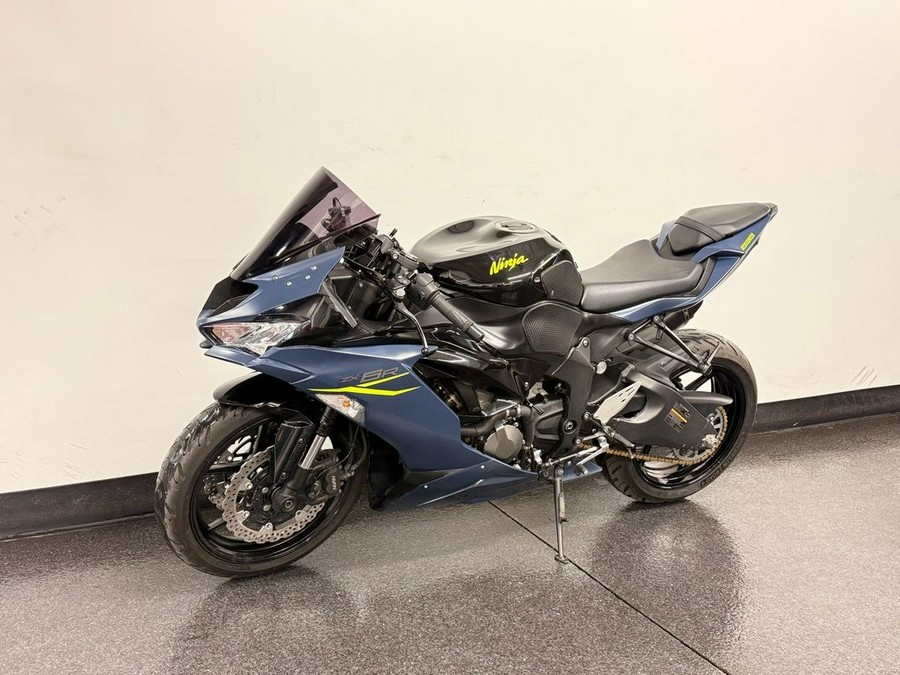 2022 Kawasaki Ninja® ZX™-6R Metallic Matte Twilight Blue/Metallic Diablo Black