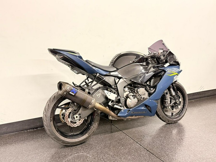 2022 Kawasaki Ninja® ZX™-6R Metallic Matte Twilight Blue/Metallic Diablo Black