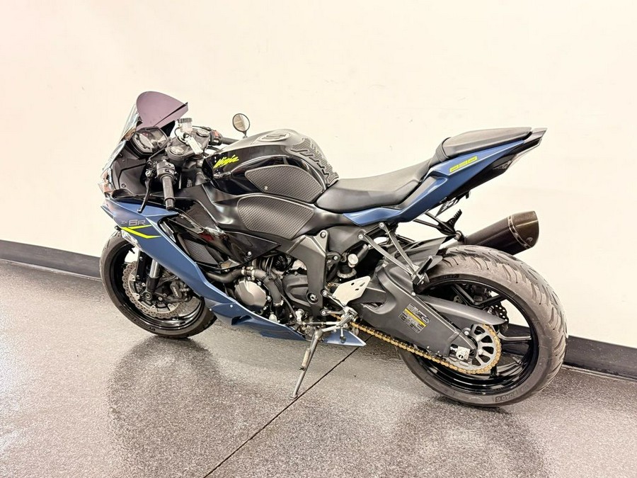 2022 Kawasaki Ninja® ZX™-6R Metallic Matte Twilight Blue/Metallic Diablo Black
