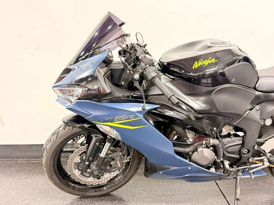 2022 Kawasaki Ninja® ZX™-6R Metallic Matte Twilight Blue/Metallic Diablo Black