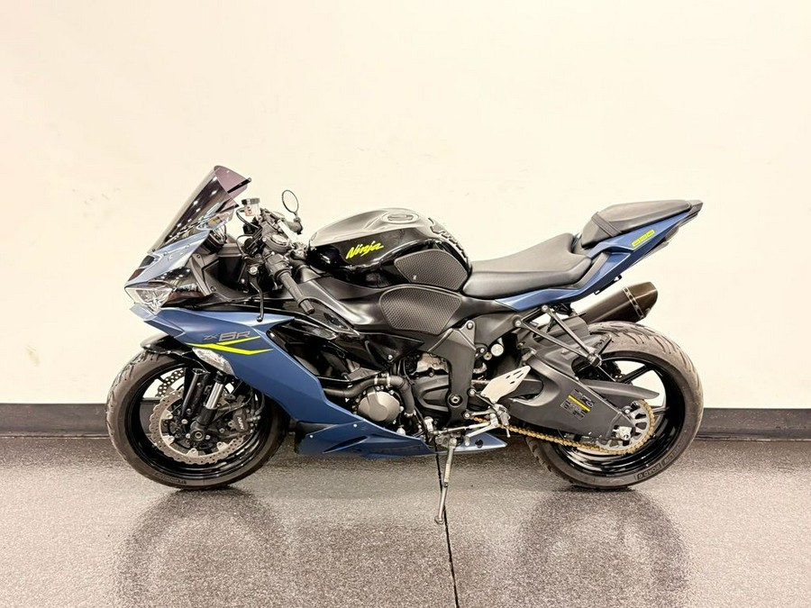 2022 Kawasaki Ninja® ZX™-6R Metallic Matte Twilight Blue/Metallic Diablo Black