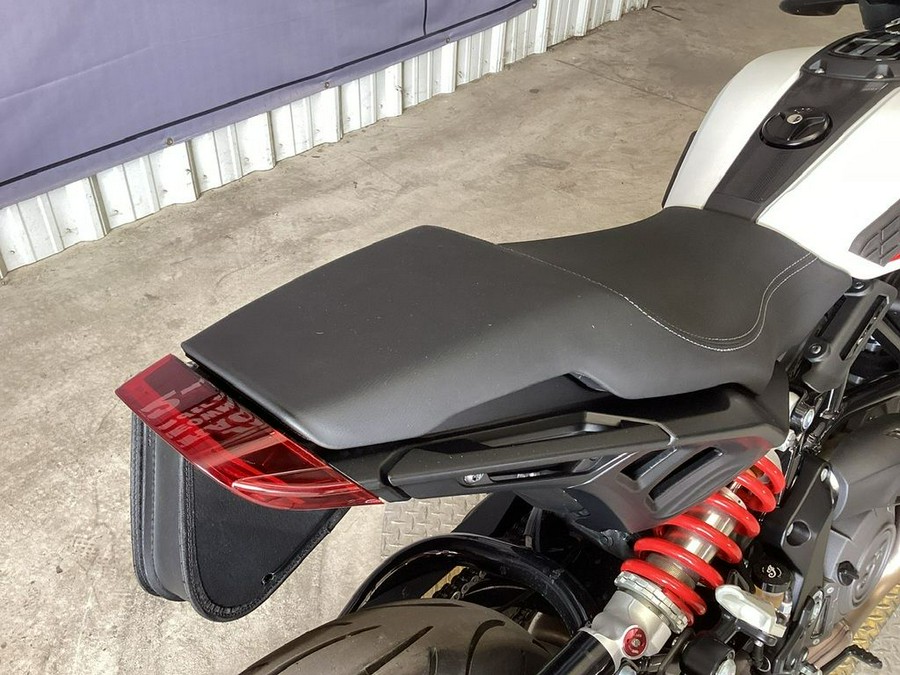 2022 Indian Motorcycle® FTR S White Smoke