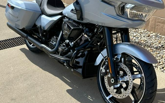 2024 Harley-Davidson Road Glide® Atlas Silver Metallic