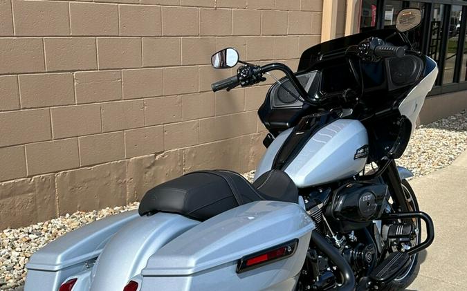 2024 Harley-Davidson Road Glide® Atlas Silver Metallic