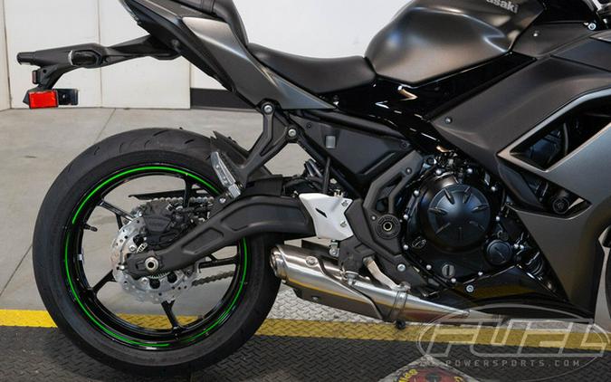 2024 Kawasaki Ninja 650 Metallic Matte Graphenesteel GrayEbony