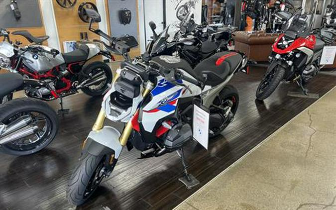 2026 BMW R 1300 R