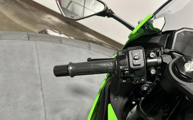 2026 Kawasaki Ninja® ZX™-6R Base