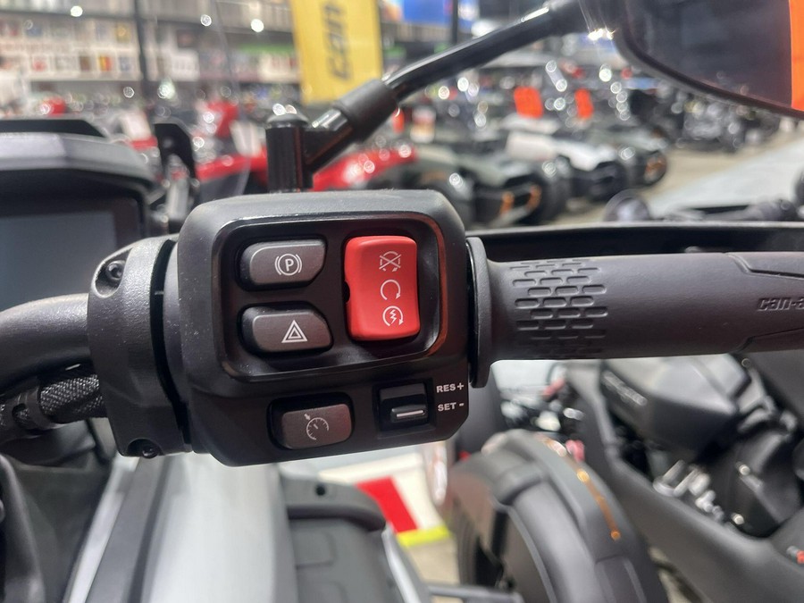 2025 Can-Am CANYON XT