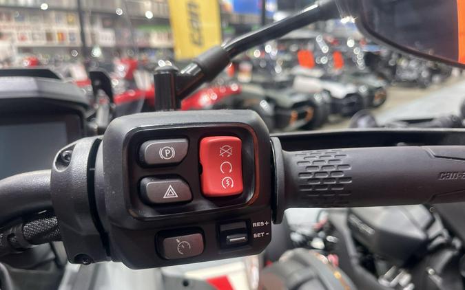 2025 Can-Am CANYON XT