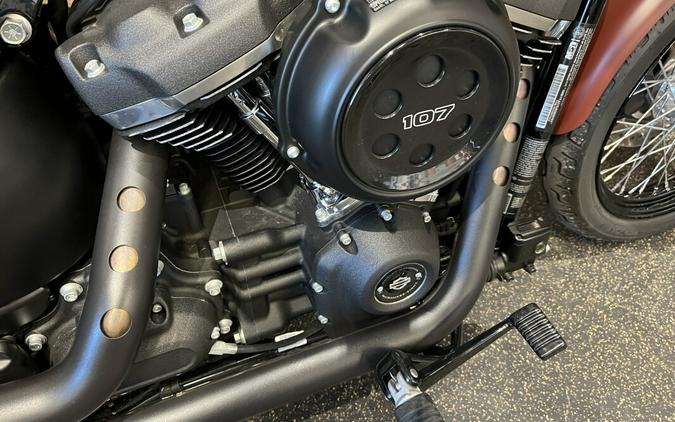 2018 Harley-Davidson® Street Bob® Red Iron Denim FXBB