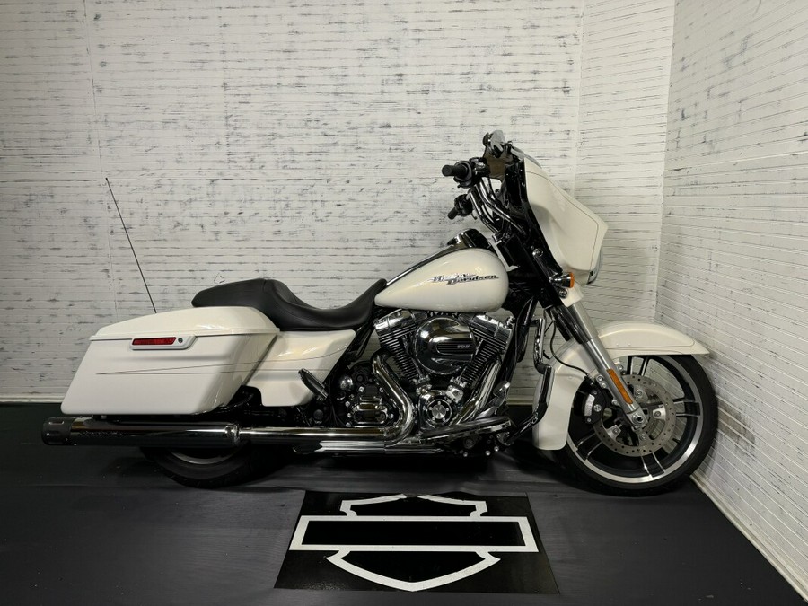 2015 Harley-Davidson Street Glide Special w/ ONLY 4650 miles!