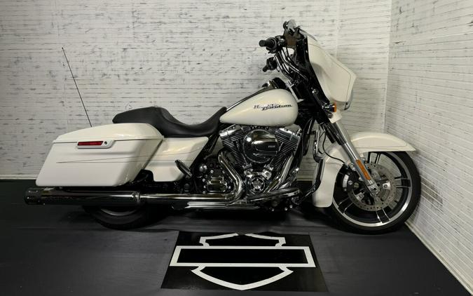 2015 Harley-Davidson Street Glide Special w/ ONLY 4650 miles!