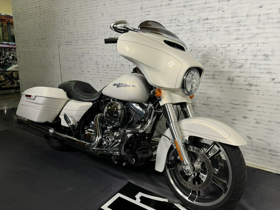 2015 Harley-Davidson Street Glide Special w/ ONLY 4650 miles!