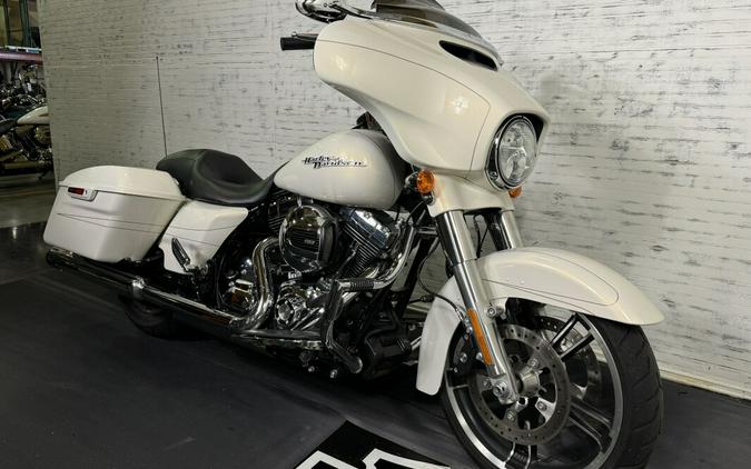 2015 Harley-Davidson Street Glide Special w/ ONLY 4650 miles!