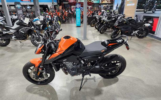 2022 KTM 890 DUKE