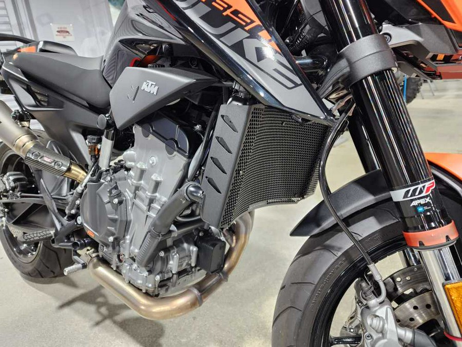 2022 KTM 890 DUKE