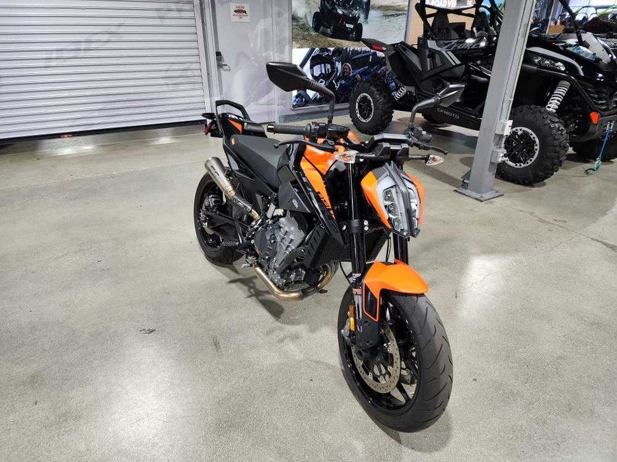 2022 KTM 890 DUKE