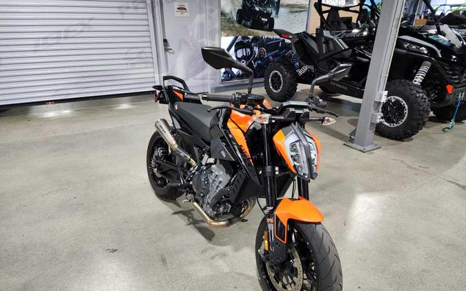 2022 KTM 890 DUKE