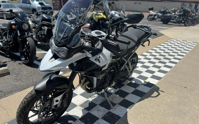 2024 Triumph Tiger 900 GT Snowdonia White / Sapphire Black