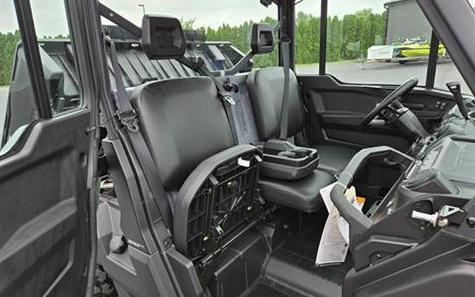 2024 Can-Am Defender DPS CAB