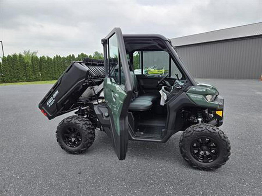 2024 Can-Am Defender DPS CAB