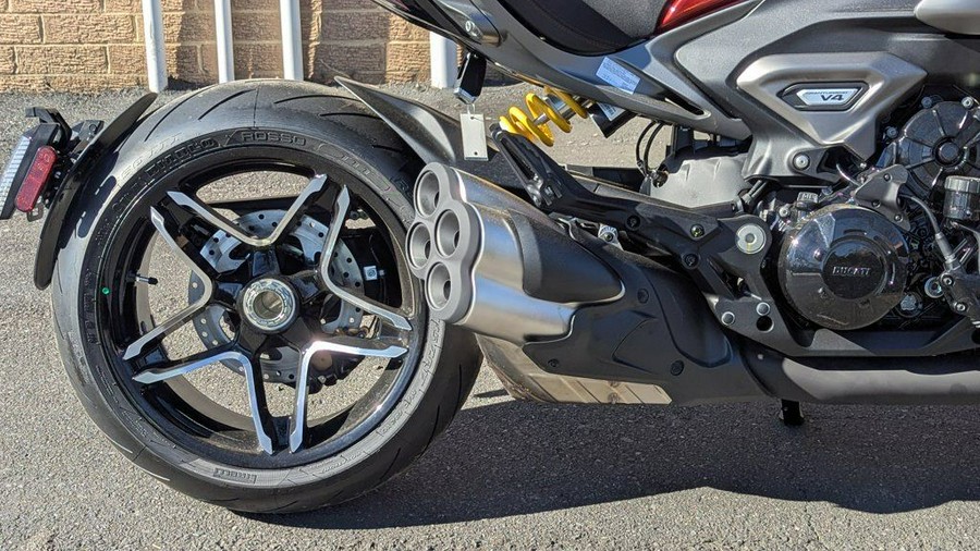 2026 Ducati XDiavel V4 Burning Red