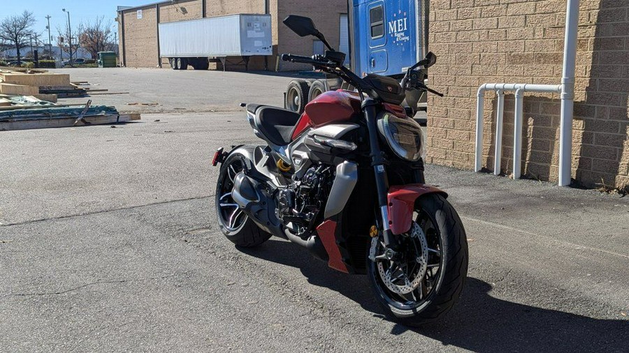 2026 Ducati XDiavel V4 Burning Red