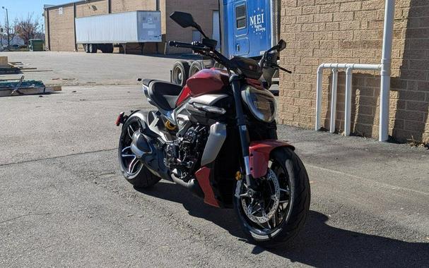 2026 Ducati XDiavel V4 Burning Red