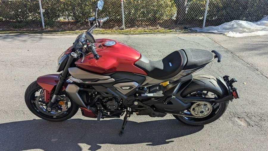 2026 Ducati XDiavel V4 Burning Red