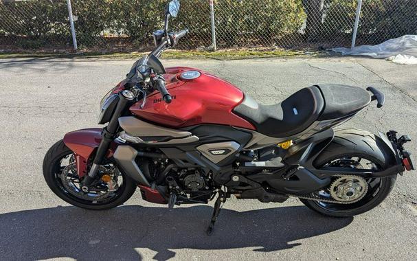 2026 Ducati XDiavel V4 Burning Red
